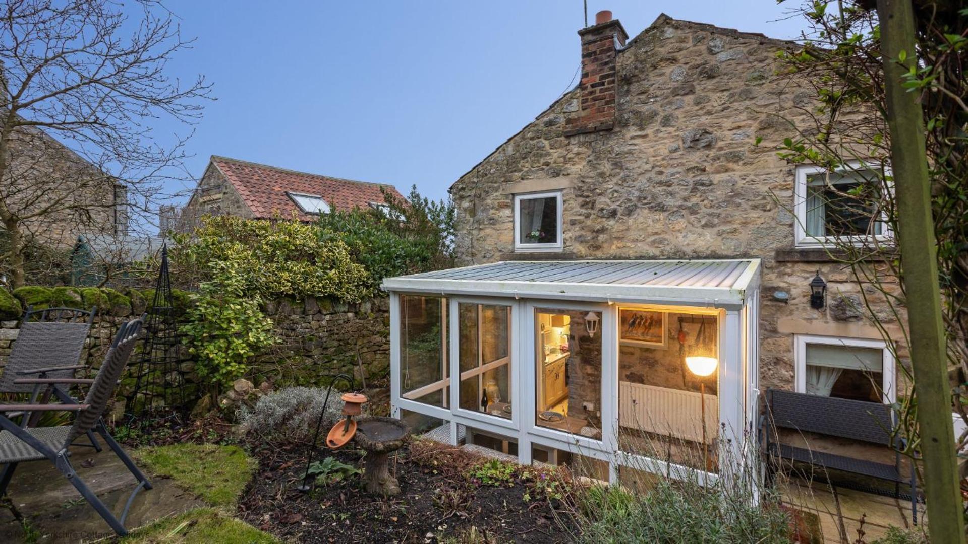 Picturesque Stone Cottage In The Heart Of North Yorkshire Village - Hideaway Cottage Exterior photo